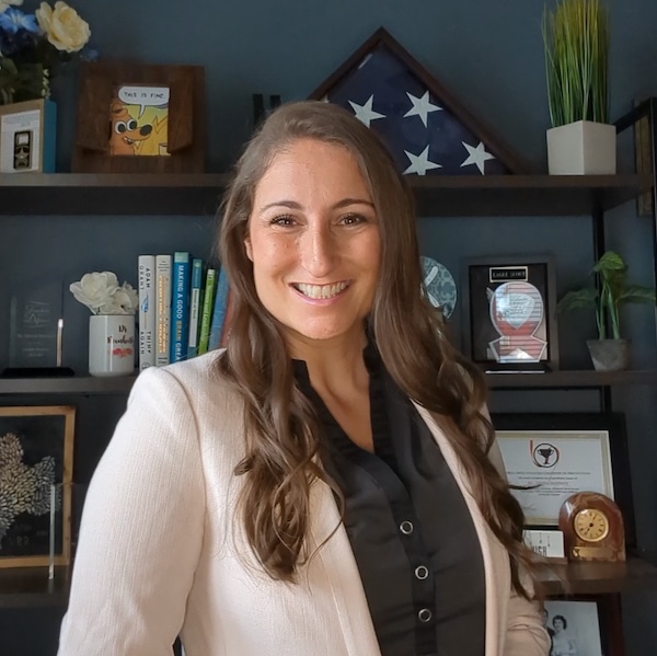 Victoria Reinhartz Headshot